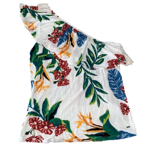 Guess Tops - 🌺HP🌺 NWOT Guess Floral Half Shoulder Top